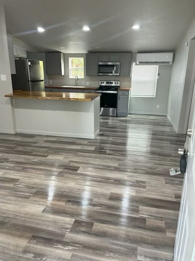 Building Photo - **3/2 Renovated manufactured home**