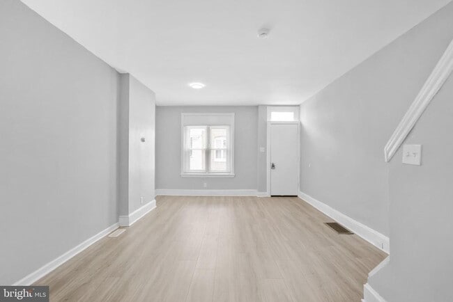 Building Photo - 2446 W Firth St