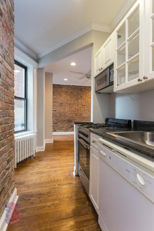 Foto principal - 432 E 13th St