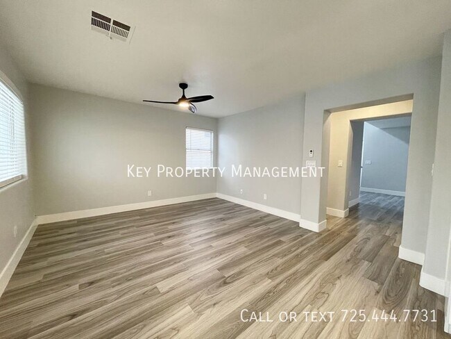 Building Photo - 5 BEDROOM 2.5 BATH 2 STORY HOME W/ POOL SE...