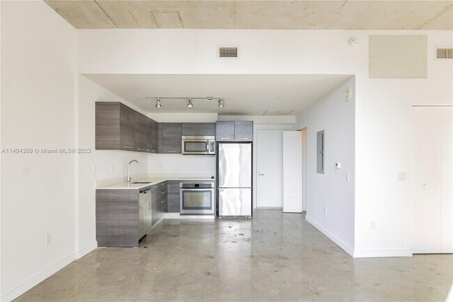Foto del edificio - 151 SE 1st St