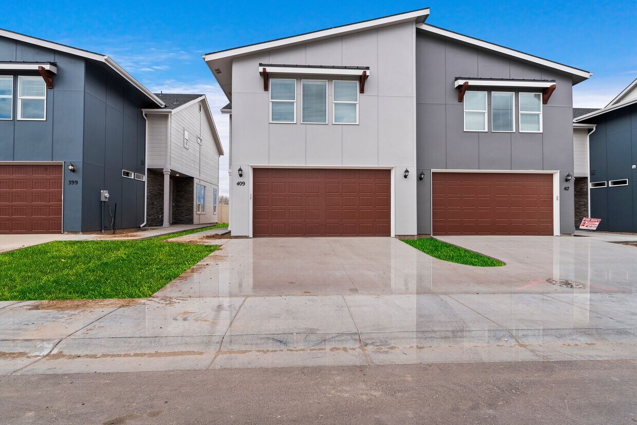Primary Photo - Charming & Modern Townhouse in Meridian!