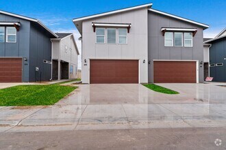 Building Photo - 409 N Traquair Ln