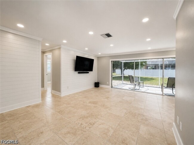 Building Photo - 912 Dolphin Dr