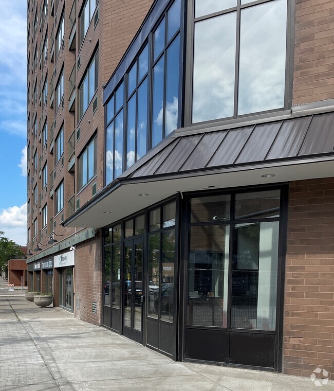 Main Entrance & Retail - Elmwood Square Apartments