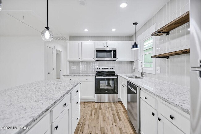 Building Photo - 313 S 14th St