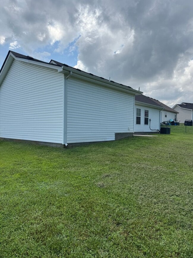 Building Photo - Smyrna 3 bed 2 bath home with 1158 sq. ft and one car garage on a cul-de-sac