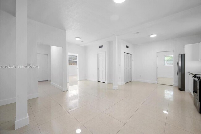 Foto del edificio - 9312 NW 3rd Ave