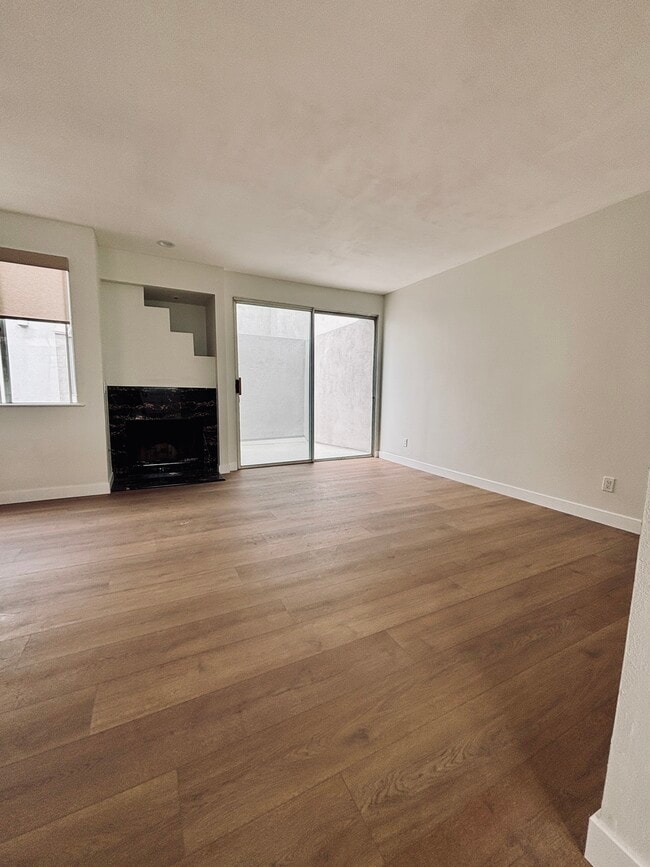Building Photo - 501 Herondo St