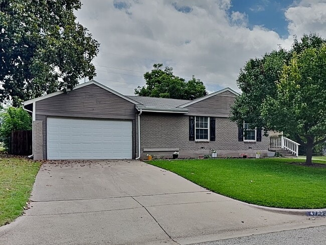 Building Photo - 4705 Selkirk Dr