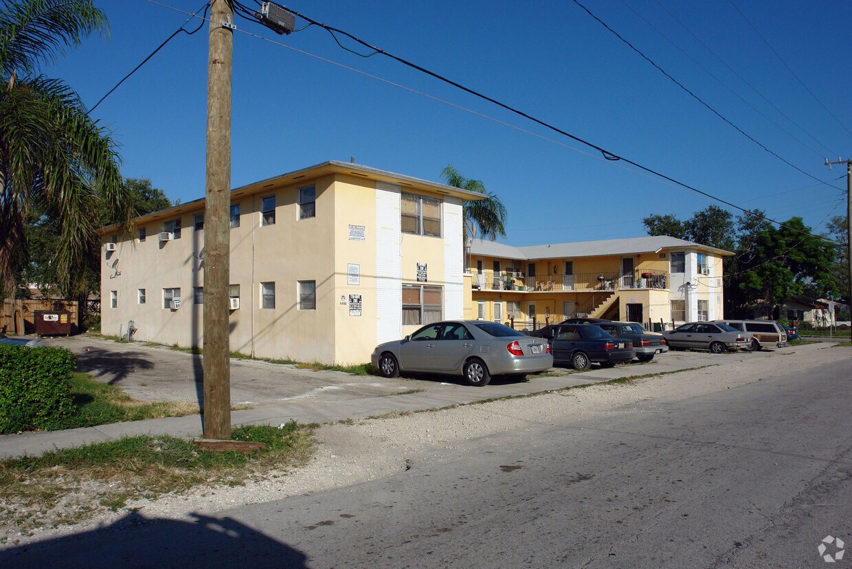 Foto principal - 6480 NW 6 Ave