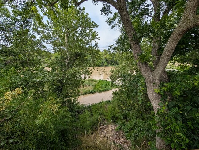 Foto del edificio - 18120 River Timber Dr