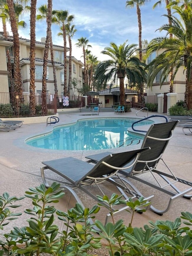 Building Photo - Condo in  Gated Community!!!!