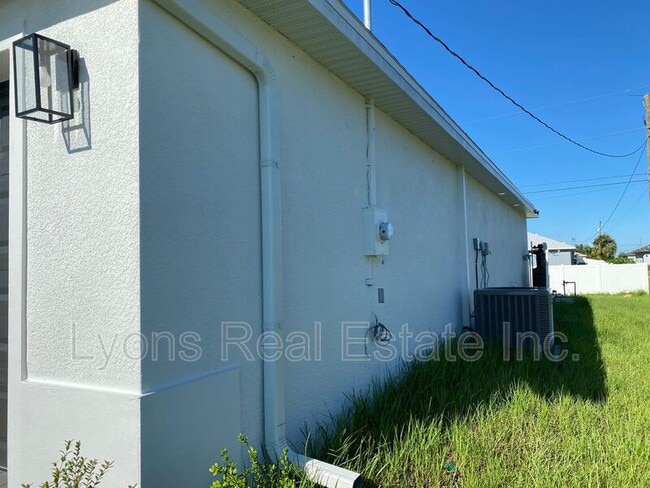 Foto del edificio - 2744 NE 5th Pl