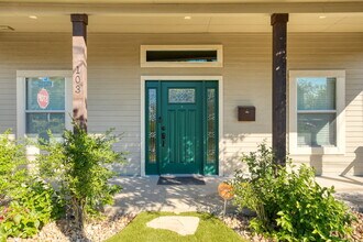 Building Photo - 103 Sample St