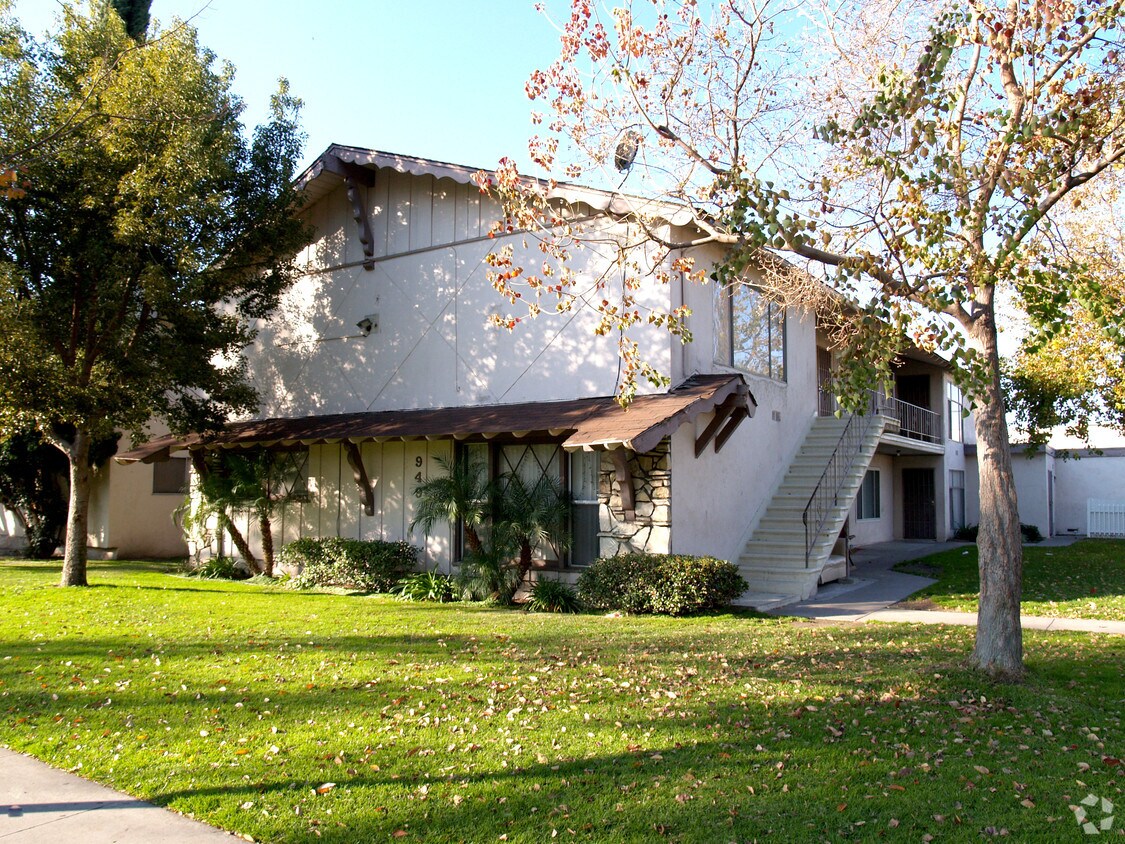 Building Photo - 949 Roberts St