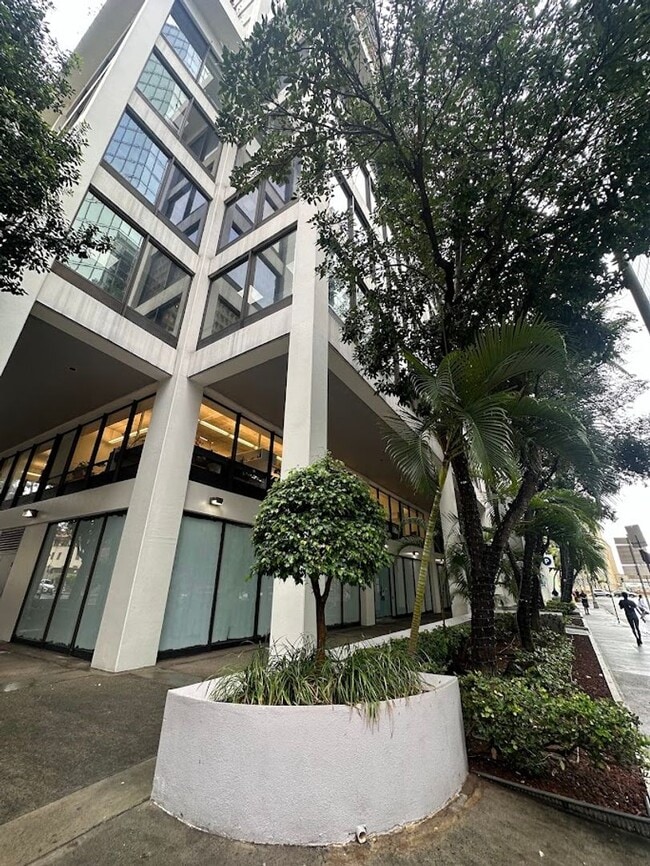 Harbor Square READY TO MOVE IN 1 bed, 1 bath with 1 parking, utilities included, walk to the conv... - Harbor Square READY TO MOVE IN 1 bed, 1 bath with 1 parking, utilities included, walk to the conv... Apartment