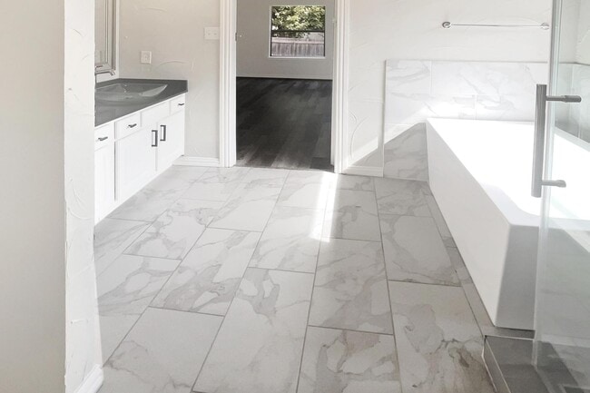 Foto del edificio - MOVE IN READY