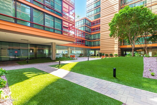 Foto del edificio - 4808 N 24th St