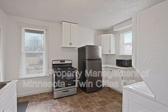 Building Photo - 807 31st Ave N