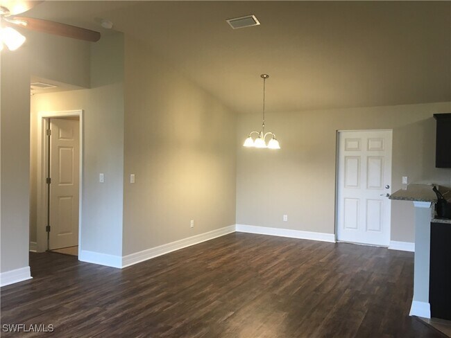 Foto del edificio - 535 SE 8th Terrace