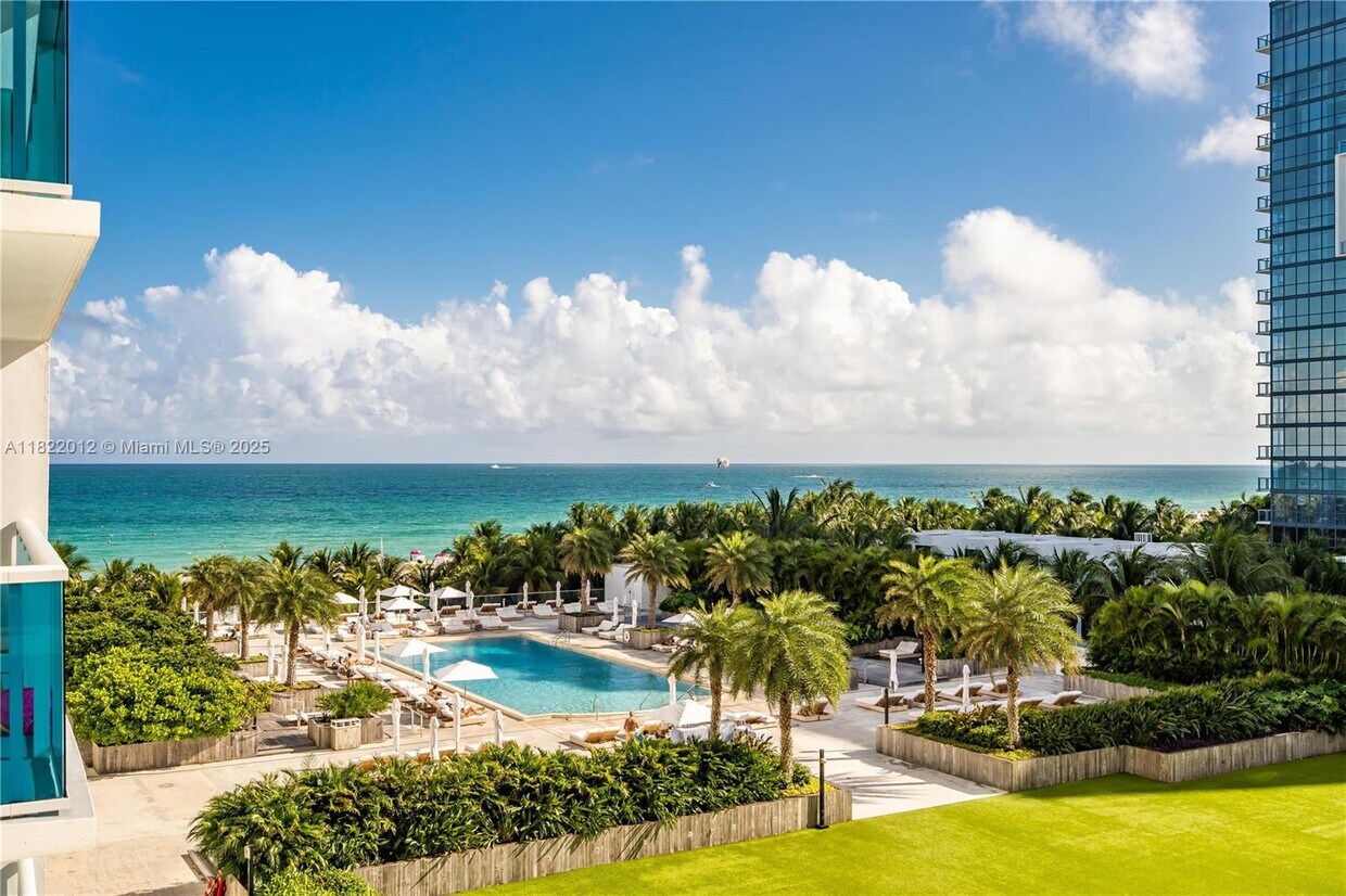 Primary Photo - 2301 Collins Ave