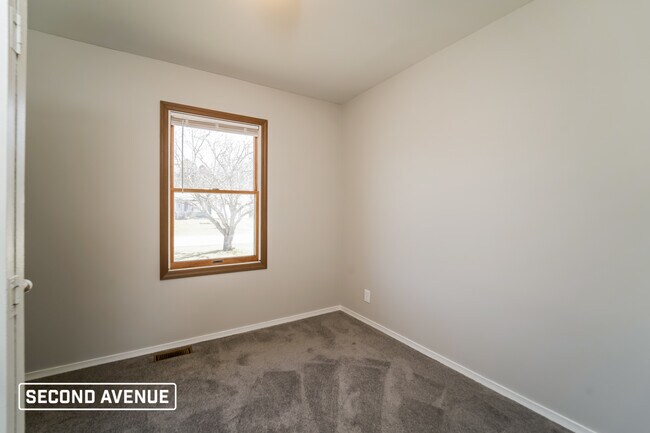 Building Photo - 530 New Market Dr