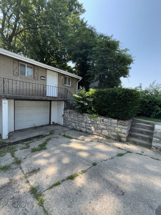 Building Photo - 1300 S Appleton Ave