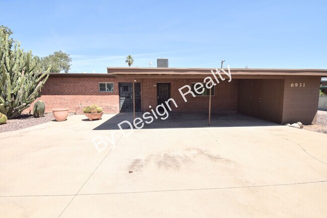 Foto del edificio - Spacious 3 Bed 2 Bath Eastside Home w/Huge Yard & Fireplace
