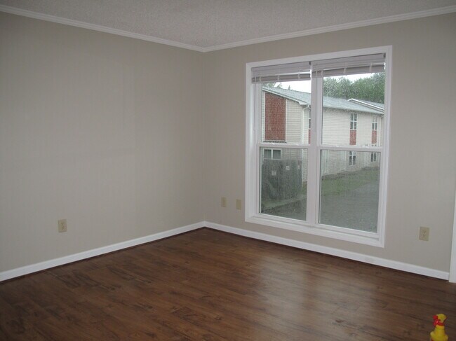 Foto del edificio - 545 12th Ave NE