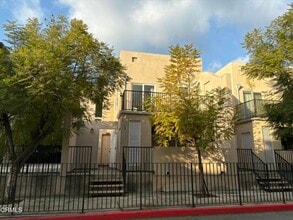 Building Photo - 1008 S Marengo Ave