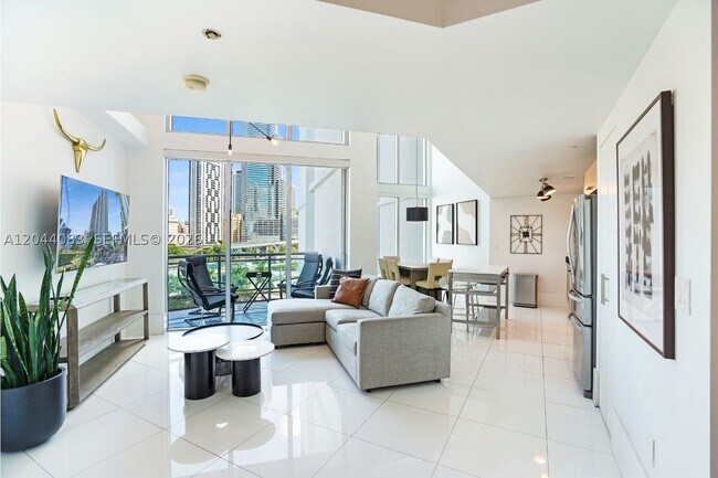 Foto del edificio - 350 S Miami Ave