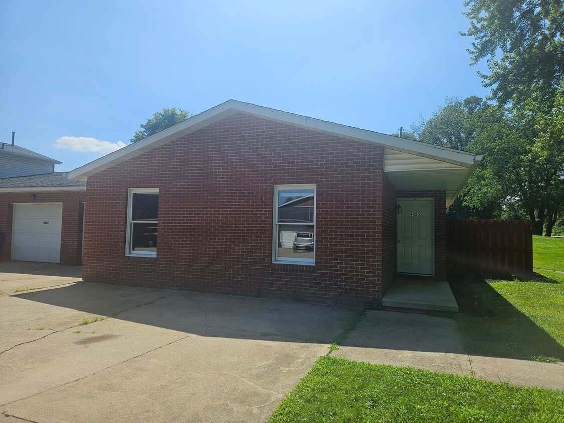 Primary Photo - 2 Bedroom 1.5 Bath Ravenna Ohio