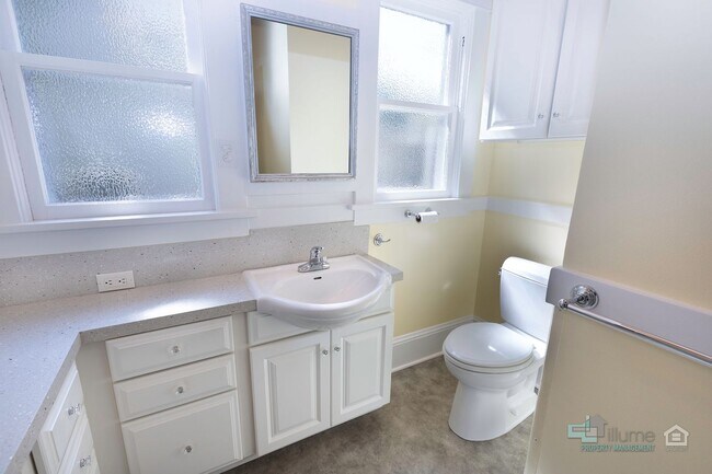 Building Photo - Alameda 3 Bedroom Beauty!!!!