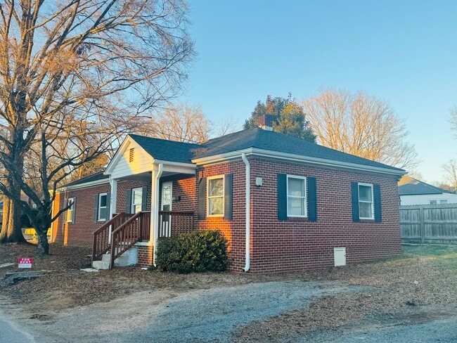 Building Photo - 346 Magnolia St NW