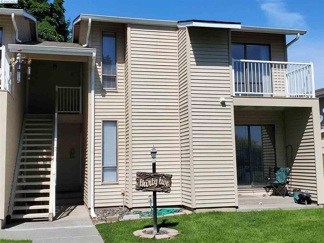 Newly Renovated Uppler Level Apartment House Rental in Kennewick, WA