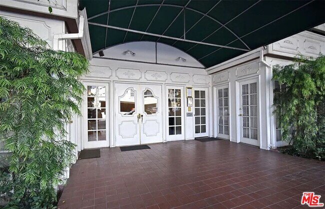 Foto del edificio - 8550 Holloway Dr