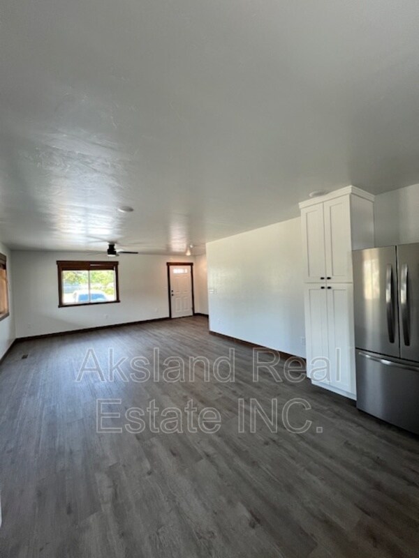Foto del edificio - 908 Roosevelt Ave