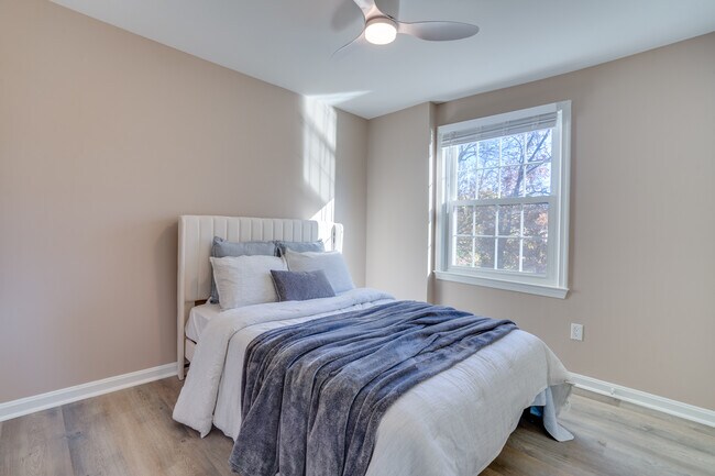 Foto del edificio - 8131 Pinelake Ct