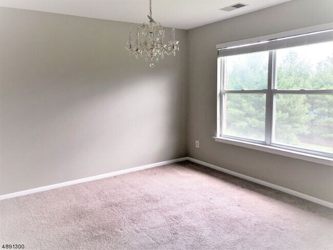 Foto del edificio - 20 Donna Dr