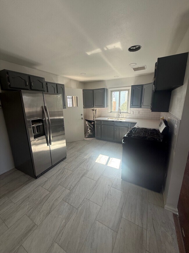 Building Photo - 2288 Elmira St