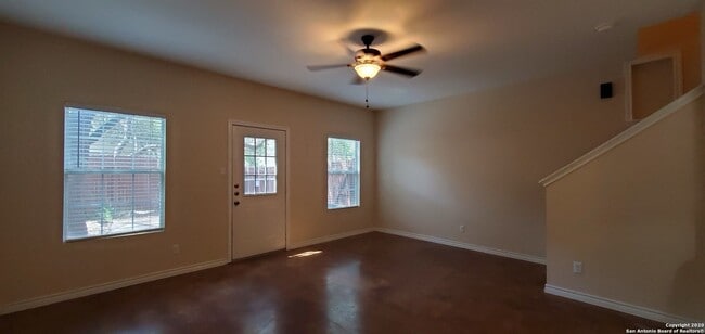 Foto del edificio - Newly Renovated Town-home