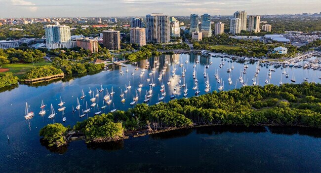 Foto del edificio - 2889 McFarlane Rd