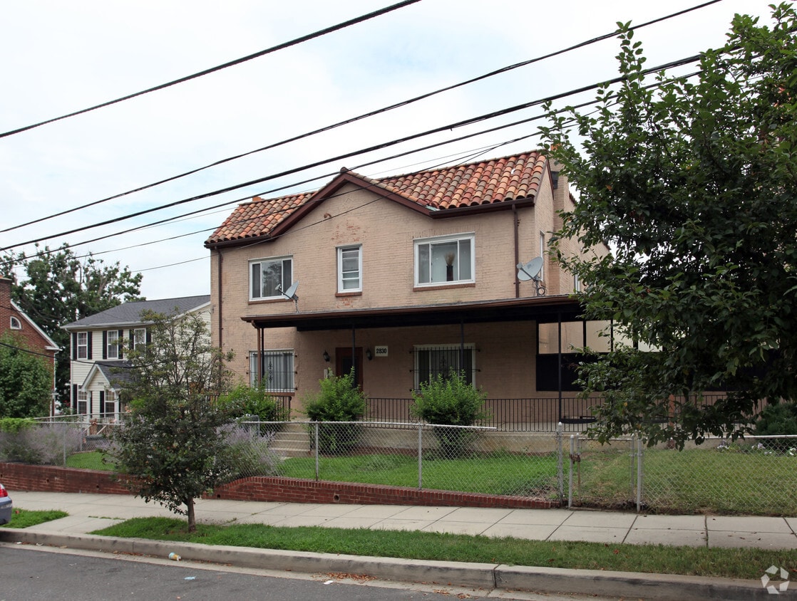 Primary Photo - 2830 R St SE