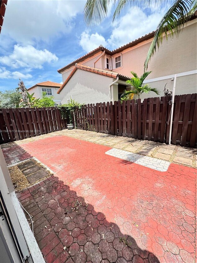 Foto principal - 8337 NW 142nd St