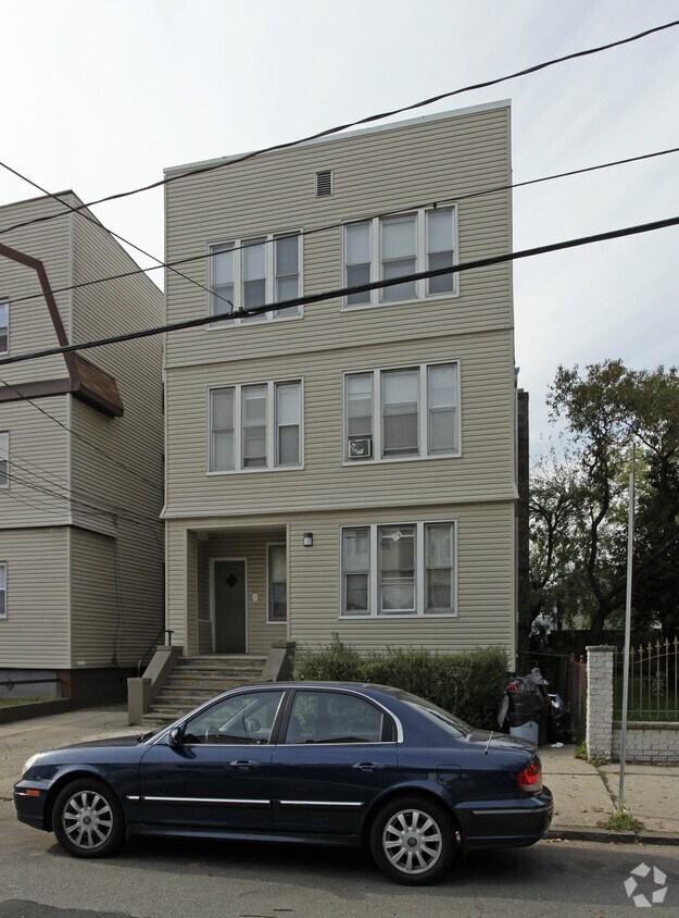 Foto del edificio - 19 Van Nostrand Ave