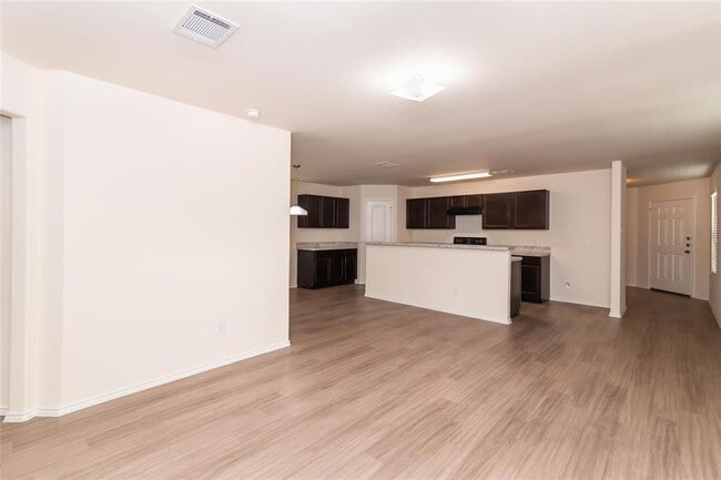 Building Photo - 4030 Silver Ranch Rd