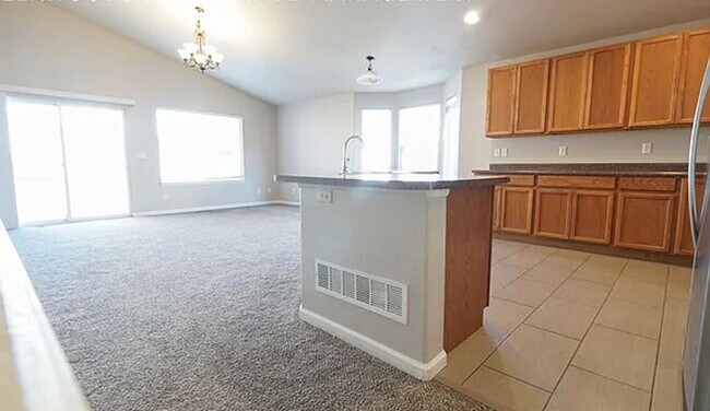 Foto del edificio - Beautiful Home in Commerce City Ready on April 4