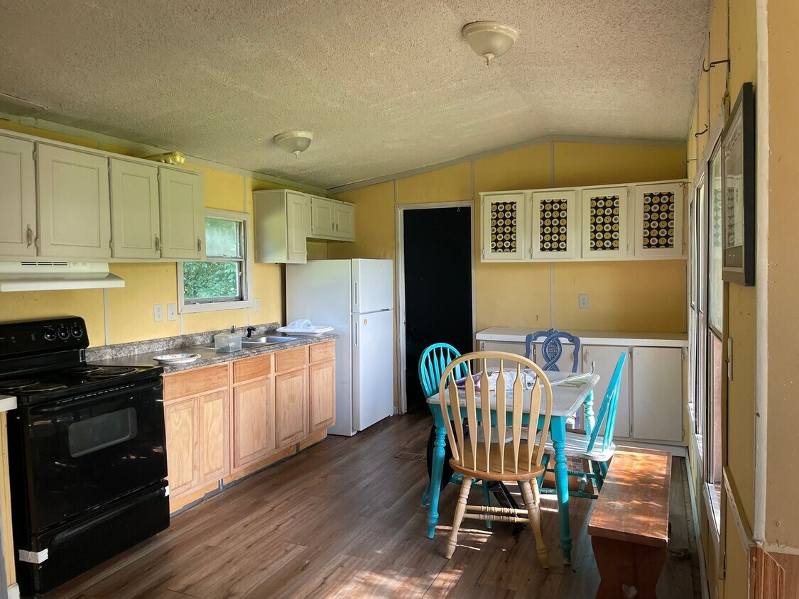 Building Photo - 3 BR 2 Bath 1,280 sq ft singlewide mobile ...