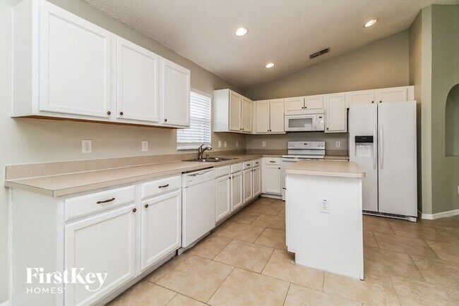 Building Photo - 3619 Monument Dr